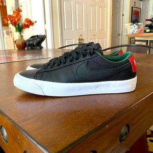 Nike Blazer Low - 9M - Black